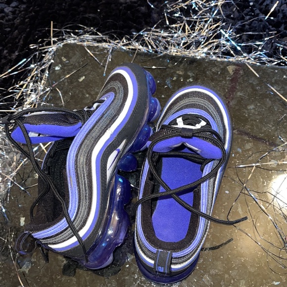 One of Nike extremely attractive, versatile shoe. - Picture 12 of 17